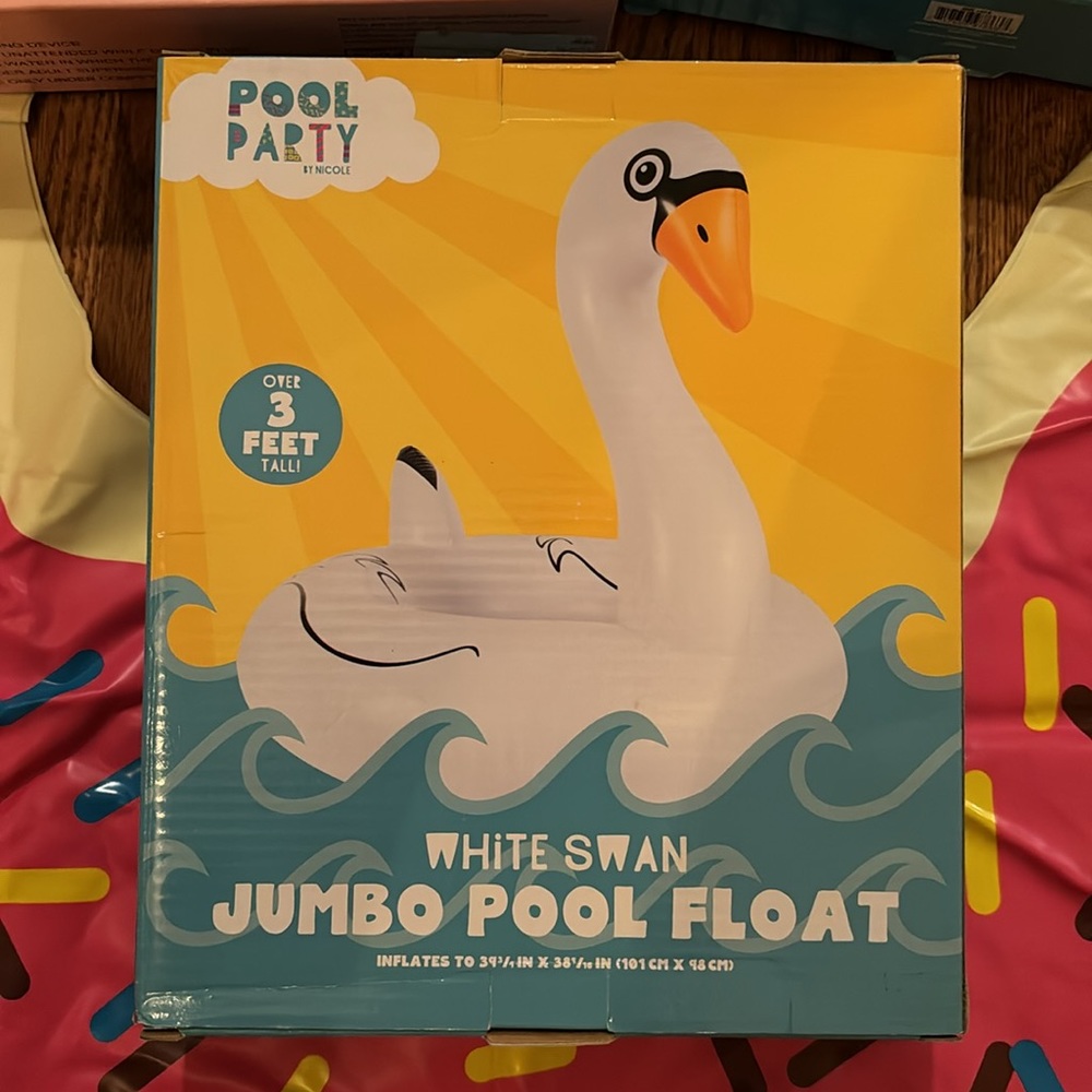 Pool float bundle 🦩 🍉 🦢 🍩 - Picture 4 of 4